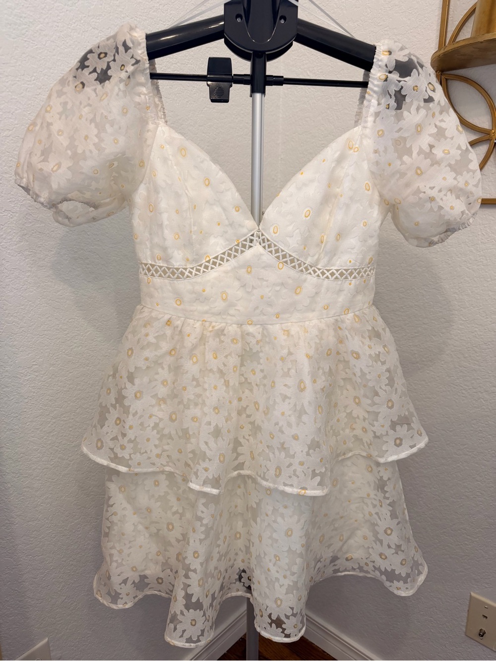 NEW Women’s White Floral Eyelet Dress with Puff Sleeves
